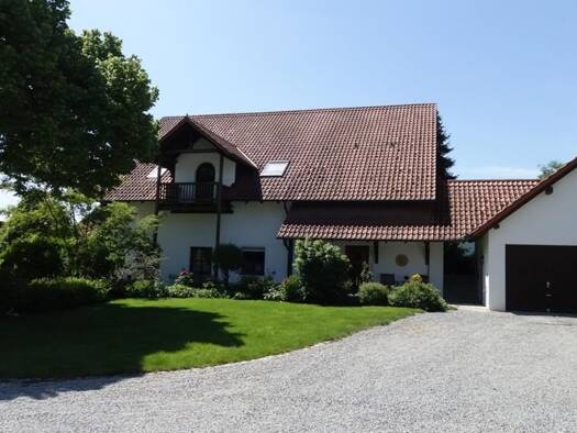 Einfamilienhaus zum Kauf 7 Zimmer 249 m² 9.850 m² Grundstück frei ab 01.04.2026 Gundhöring Feldkirchen 94351
