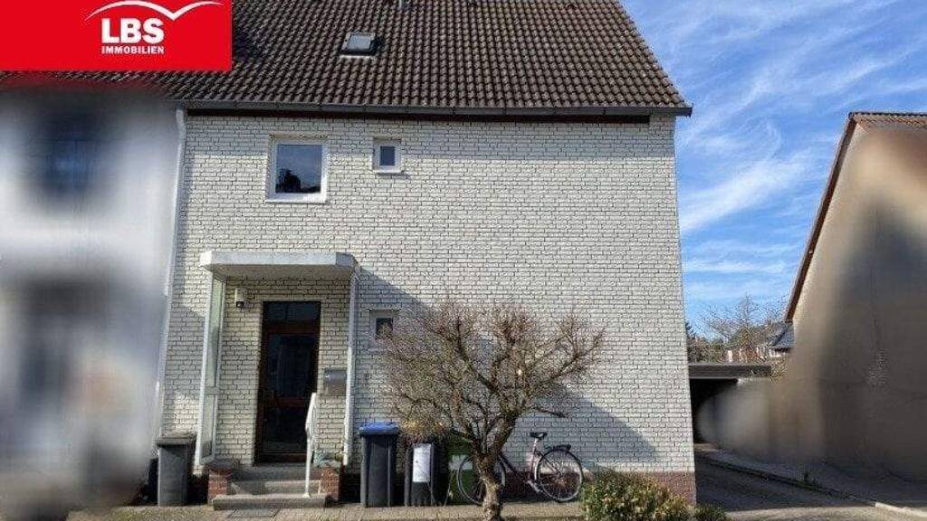Attraktiv modernisiertes Reihenendhaus mit Eigentumsgrundstück