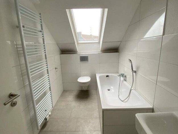 Wohnung zur Miete 630 € 3 Zimmer 90 m² 4. Geschoss Jägerstr. 65 Alt-Hamborn Duisburg 47166