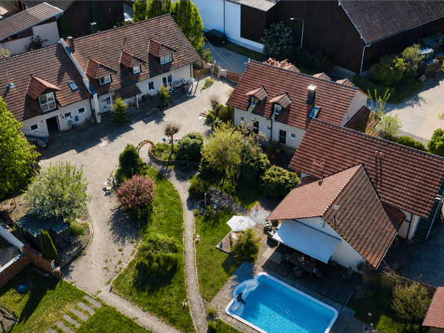 Einfamilienhaus zum Kauf 1.690.000 € 25 Zimmer 708,1 m² 3.180 m² Grundstück Großenpinning Oberschneiding 94363