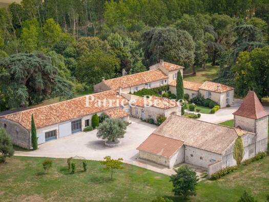 Einfamilienhaus zum Kauf 1.590.000 € 20 Zimmer 1.092 m² 58.634 m² Grundstück École Joseph Bara-Groupe scolaire Carnot-Hôtel de Ville Agen 47000
