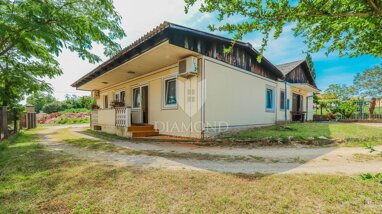 Haus zum Kauf 355.000 € 9 Zimmer 190 m² 1.510 m² Grundstück Umag center 52470