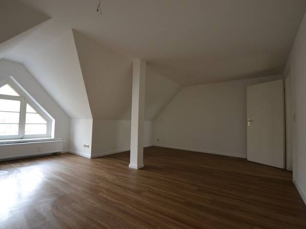 Wohnung zur Miete 344 € 2 Zimmer 44 m² Geschoss 3/3 frei ab 01.12.2026 Guerickestraße 8 Leuben Dresden 01257
