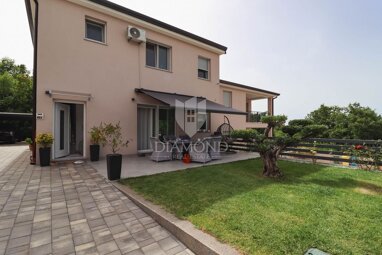 Haus zum Kauf 467.000 € 9 Zimmer 160 m² 307 m² Grundstück Porec center 52440