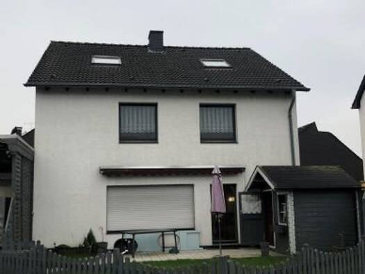 Einfamilienhaus zur Miete 1.550 € 6 Zimmer 205 m² 60 m² Grundstück frei ab 01.12.2026 Am Jungbornpark Repelen Moers 47445