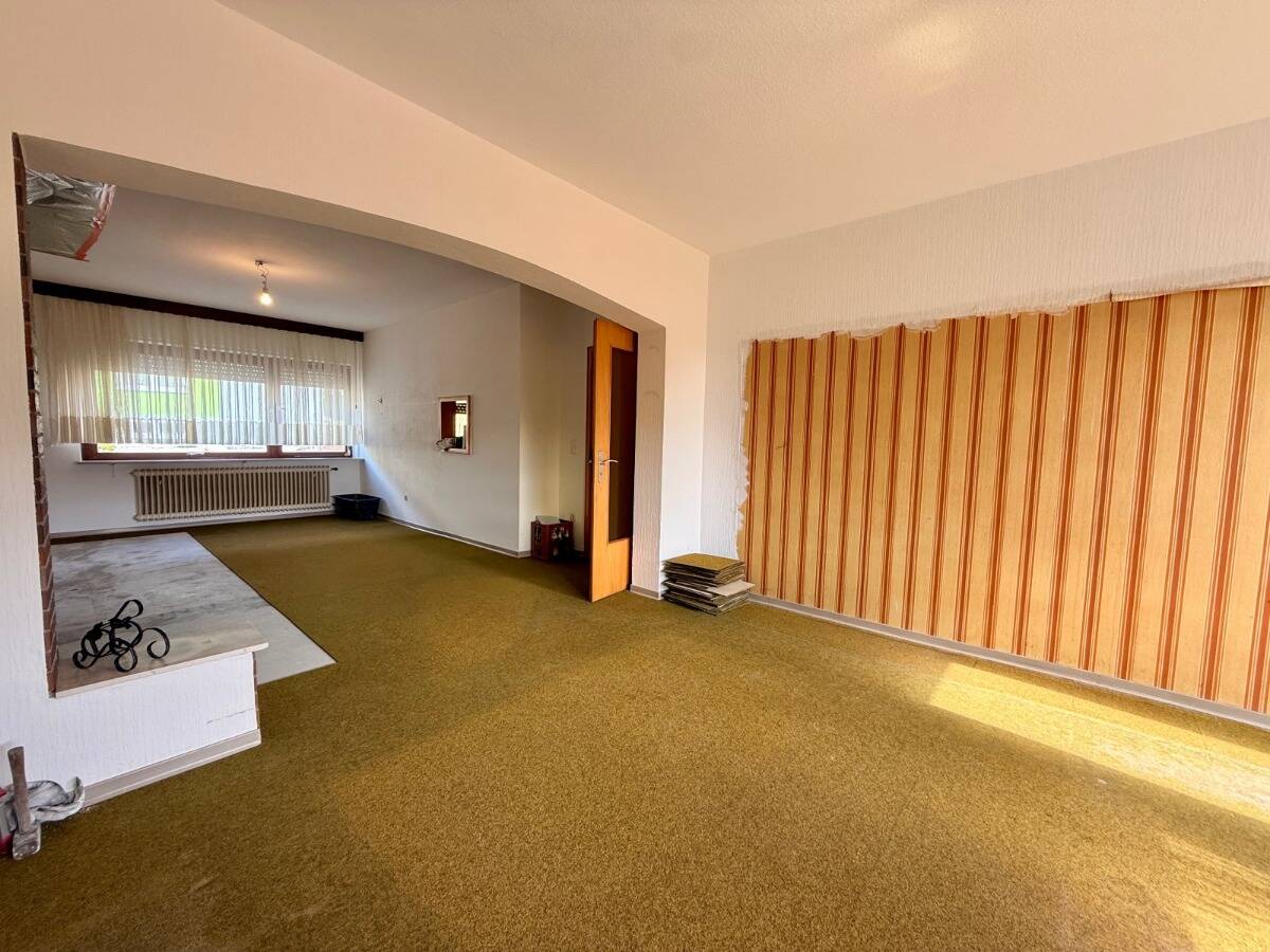 Immobilie in Friedrichsthal - Ein- bis Zweifamilienhaus in Friedrichsthal auf insgesamt ca. 163 m² mit sonnigem Garten - Bild 2