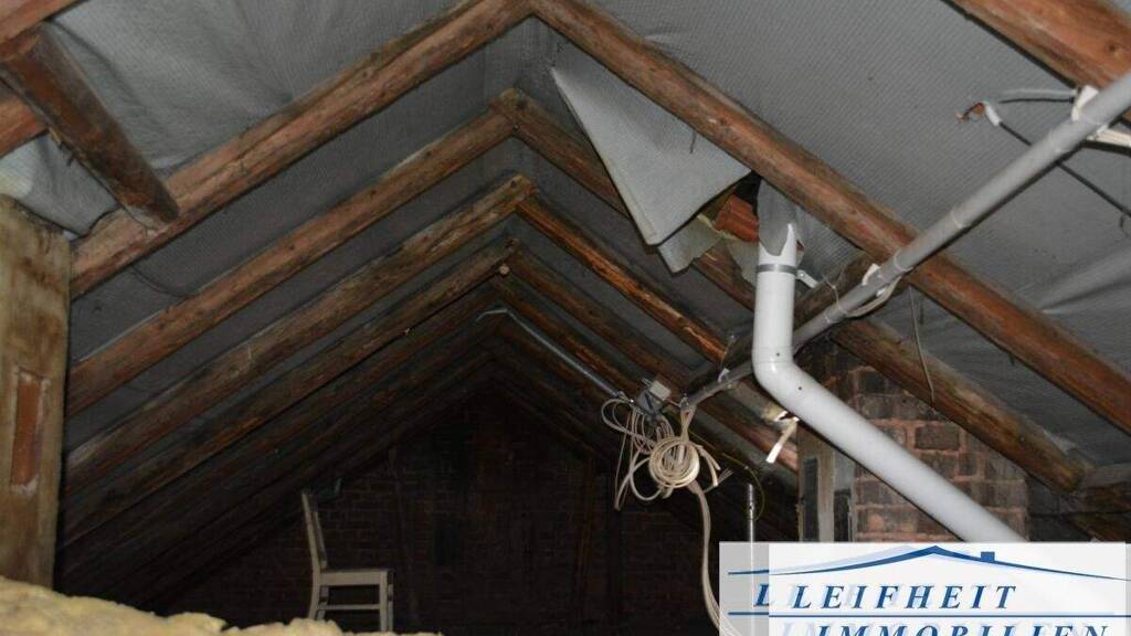 Immobilie in Sondershausen - Mehrfamilienhaus mit drei Wohneinheiten, Photovoltaikanlage, Garten und Stellplätzen - Bild 3