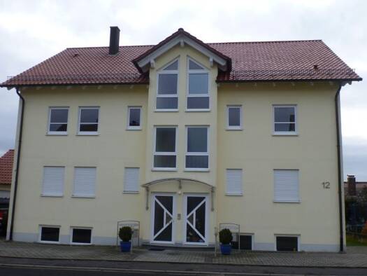 Wohnung zur Miete 860 € 4 Zimmer 130 m² Geschoss 1/2 frei ab 01.05.2026 Schönwaldstr. Hesselbach 97532