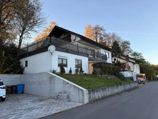 Einfamilienhaus zum Kauf 360.000 € 8 Zimmer 219 m² 905 m² Grundstück Schmelzestr. 9 Zizenhausen Stockach / Zizenhausen 78333