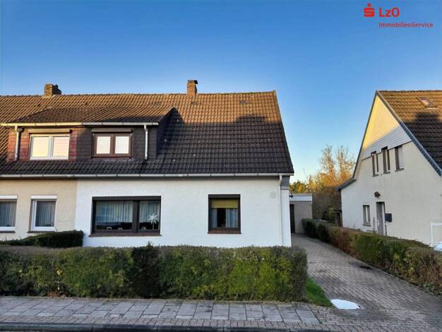 Doppelhaushälfte zum Kauf 105.000 € 5 Zimmer 108,9 m² 672 m² Grundstück frei ab sofort Varel 26316