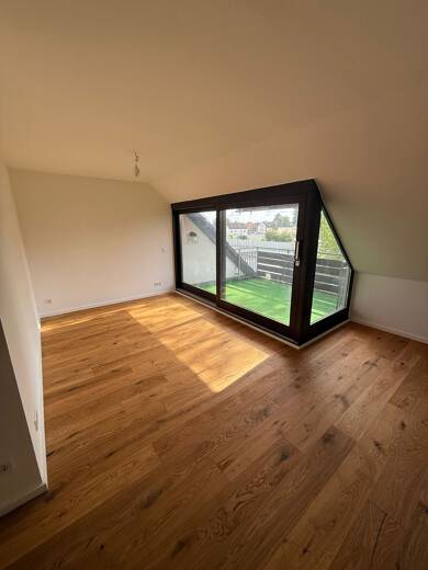 Wohnung zum Kauf provisionsfrei 465.000 € 3 Zimmer 94 m² Dachgeschoss, 2. Geschoss frei ab sofort Bierlach Erlangen 91058