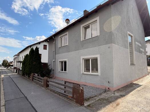 Mehrfamilienhaus zum Kauf als Kapitalanlage geeignet 350.000 € 11 Zimmer 300 m² 562 m² Grundstück Passauer Straße 32 Osterhofen Osterhofen 94486