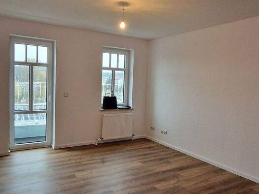 Wohnung zur Miete 450 € 3 Zimmer 66,8 m² 3. Geschoss Bahnhofstraße 25a Döbeln 04720