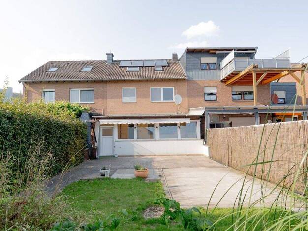 Reihenmittelhaus zum Kauf 359.000 € 5,5 Zimmer 158,1 m² 366 m² Grundstück Niederaußem Bergheim 50129