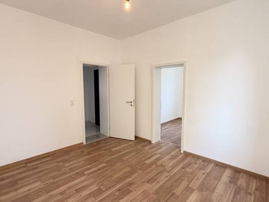 Wohnung zur Miete 800 € 4 Zimmer 82,4 m² EG Witzschersdorf Leuna 06237