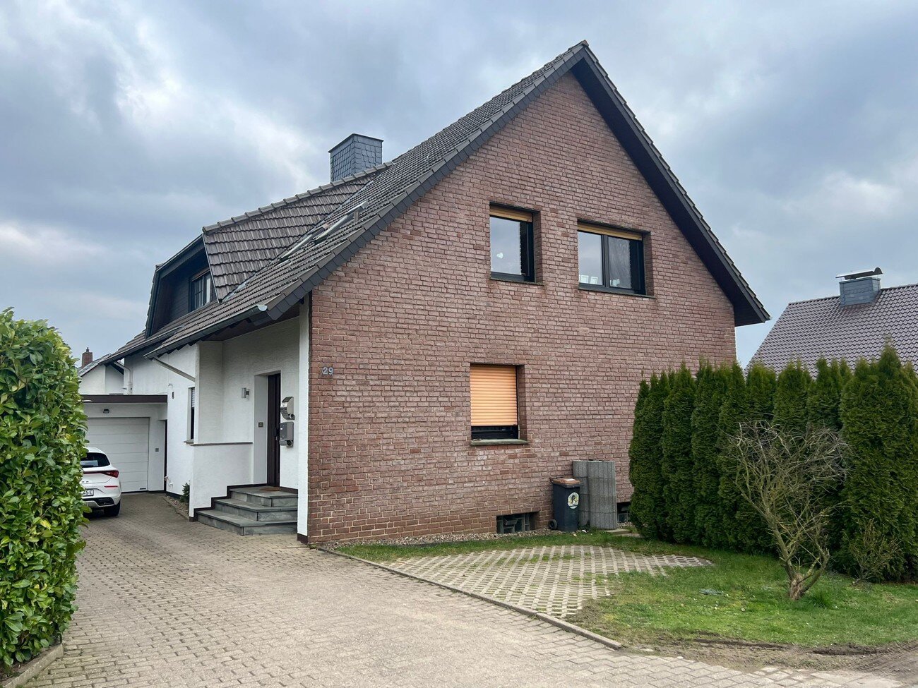 Mehrfamilienhaus zum Kauf 299.000 € 8 Zimmer 225 m²<br/>Wohnfläche 657 m²<br/>Grundstück Schnathorst Hüllhorst 32609