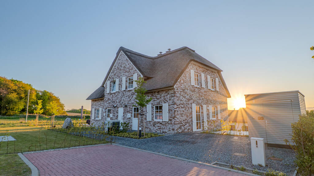 Haus zum Kauf 660.000 € 3 Zimmer 137,4 m² 774 m² Grundstück Schlossallee 32 Ranzow Lohme 18551