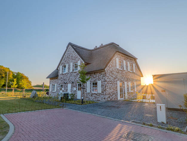 Haus zum Kauf 660.000 € 3 Zimmer 137,4 m² 774 m² Grundstück Schlossallee 32 Ranzow Lohme 18551