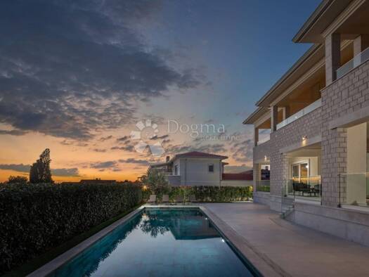 Einfamilienhaus zum Kauf 2.208.000 € 5 Zimmer 420 m² Poreč Poreč 52440