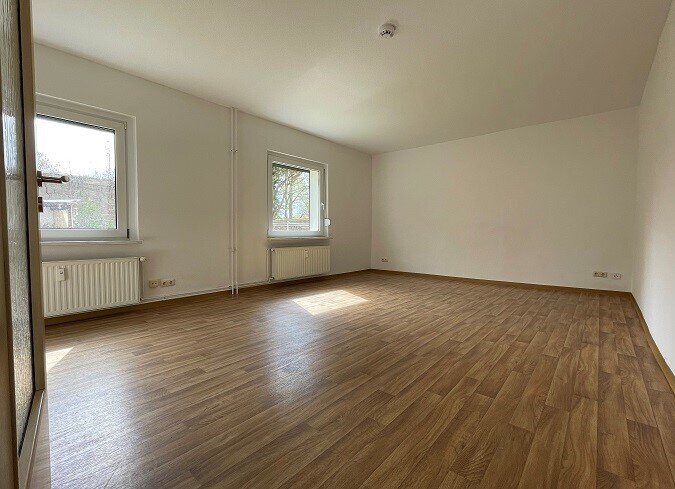 Wohnung zur Miete 328 € 2 Zimmer 60,7 m²<br/>Wohnfläche EG<br/>Geschoss 01.03.2025<br/>Verfügbarkeit Arndtstraße 9 Oschersleben Oschersleben 39387