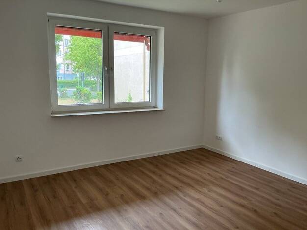 Wohnung zur Miete 599 € 2 Zimmer 56 m² frei ab sofort Untere Grenzstr. 51 Offenbach am Main 63071