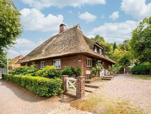 Haus zum Kauf 449.000 € 9 Zimmer 233 m² 800 m² Grundstück Eutiner Straße 29 und 31 Lensahn 23738