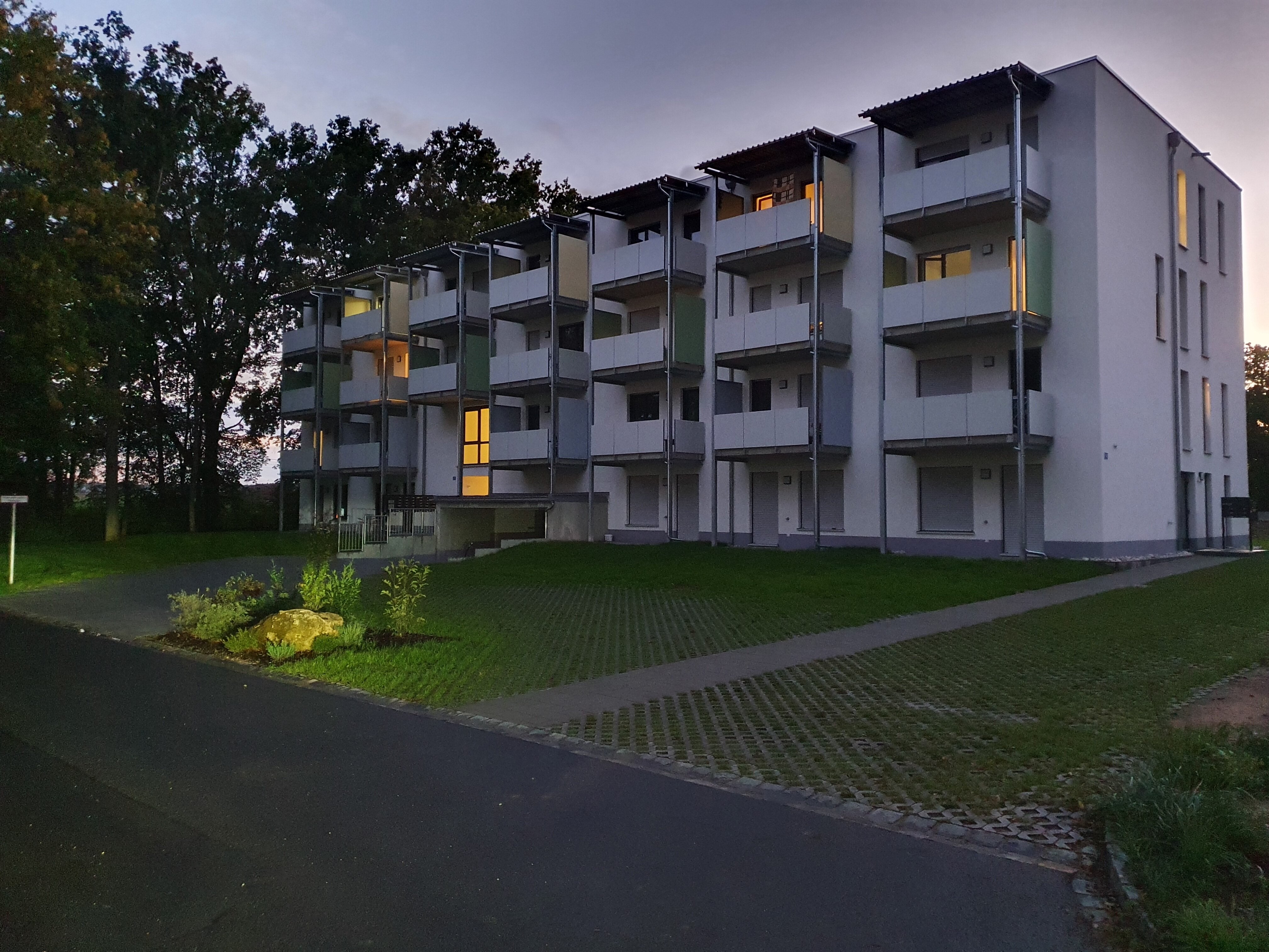 Studio zur Miete 390 € 1 Zimmer 29 m²<br/>Wohnfläche 2.<br/>Geschoss Mildres-Scheel-Str. 12 Nürnberger Str. Amberg 92224