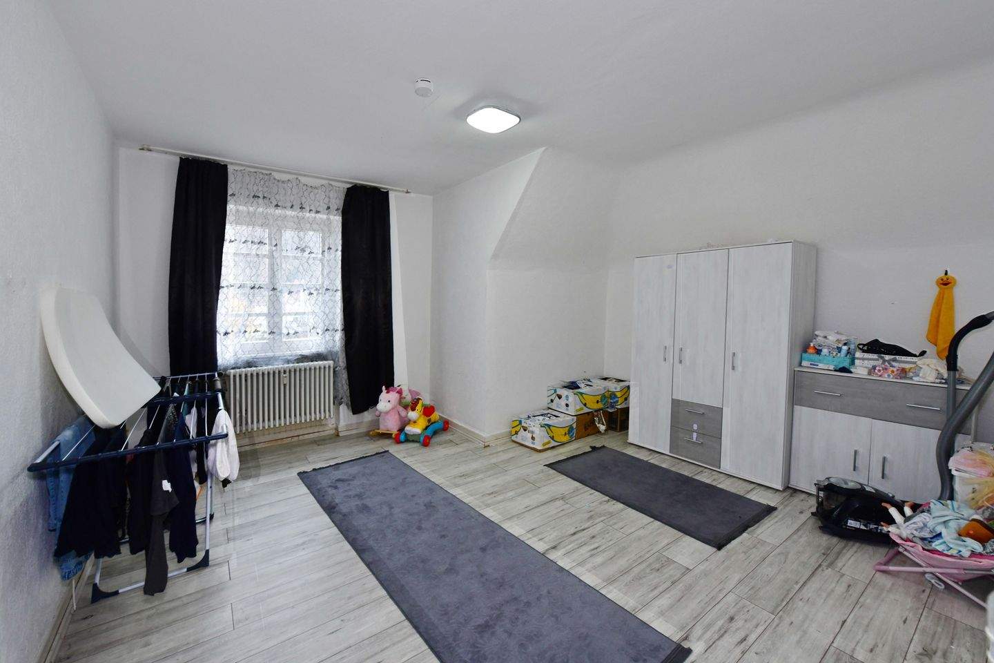 Immobilie in Zell im Wiesental - Großzügige 4-Zimmer-Wohnung - Rendite & Eigennutzung - Bild 1