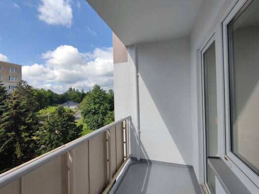 Wohnung zur Miete 237 € 2 Zimmer 43 m² 3. Geschoss frei ab sofort Dietrich-Bonhoeffer-Straße 45 Zeitz 06712