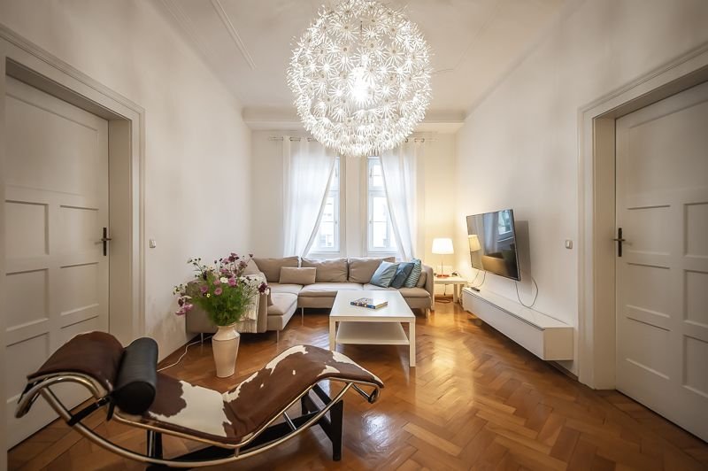 Wohnung zur Miete Wohnen auf Zeit 3.950 € 4 Zimmer 135 m²<br/>Wohnfläche 01.01.2025<br/>Verfügbarkeit Dom Pedro München 80636