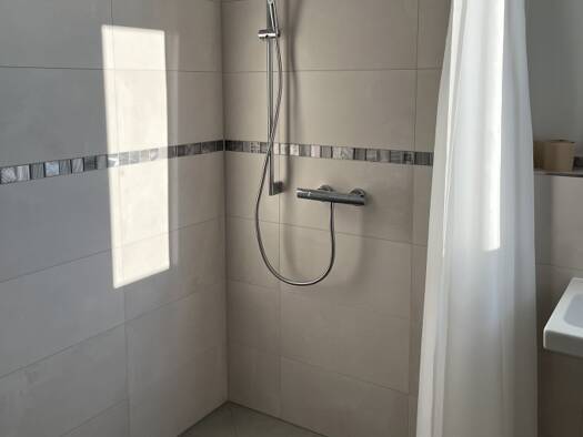 Wohnung zur Miete 600 € 2 Zimmer 45,8 m² Arnsdorf Arnsdorf 01477