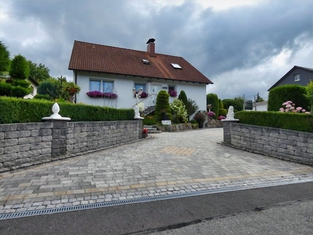 Mehrfamilienhaus zum Kauf 295.000 € 7 Zimmer 158 m²<br/>Wohnfläche 1.092 m²<br/>Grundstück Reuth Reuth 92717