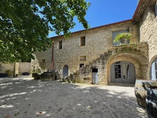 Schloss zum Kauf 3.895.000 € 16 Zimmer 388 m² 377.152 m² Grundstück Montfavet Banlieue Avignon 84000