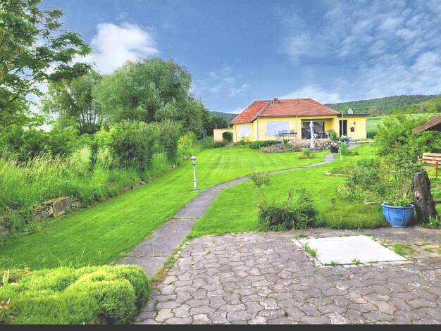 Einfamilienhaus zum Kauf 225.000 € 3 Zimmer 130 m² 1.860 m² Grundstück Goßmannsdorf Hofheim 97461