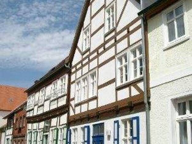 Mehrfamilienhaus zum Kauf als Kapitalanlage geeignet 374.000 € 9 Zimmer 234,9 m² 244 m² Grundstück Kleine Fischerstraße 3 Tangermünde Tangermünde 39590