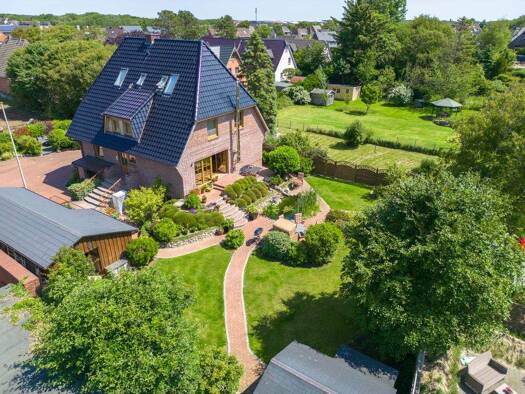 Haus zum Kauf 13 Zimmer 280 m² 1.041 m² Grundstück Tinnum Sylt 25980