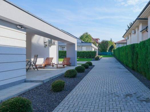 Einfamilienhaus zur Miete 1.500 € 3 Zimmer 92 m² 480 m² Grundstück frei ab sofort Hévíz 8380
