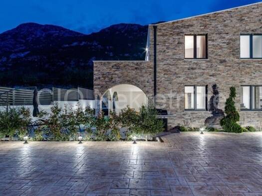 Haus zum Kauf 850.000 € 8 Zimmer 300 m² Omiš