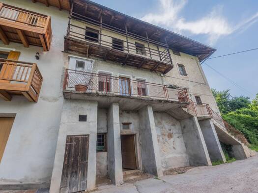 Haus zum Kauf 500.000 € 4 Zimmer 410 m² 16.000 m² Grundstück frei ab sofort Pergine Valsugana