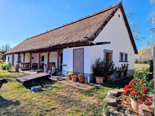 Bauernhof zum Kauf 130.000 € 111 m² 5.469 m² Grundstück Bócsa 6235