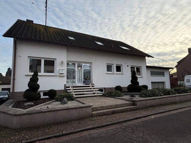 Einfamilienhaus zum Kauf 350.000 € 8 Zimmer 190 m² 1.348 m² Grundstück Hülzweiler Schwalbach 66773