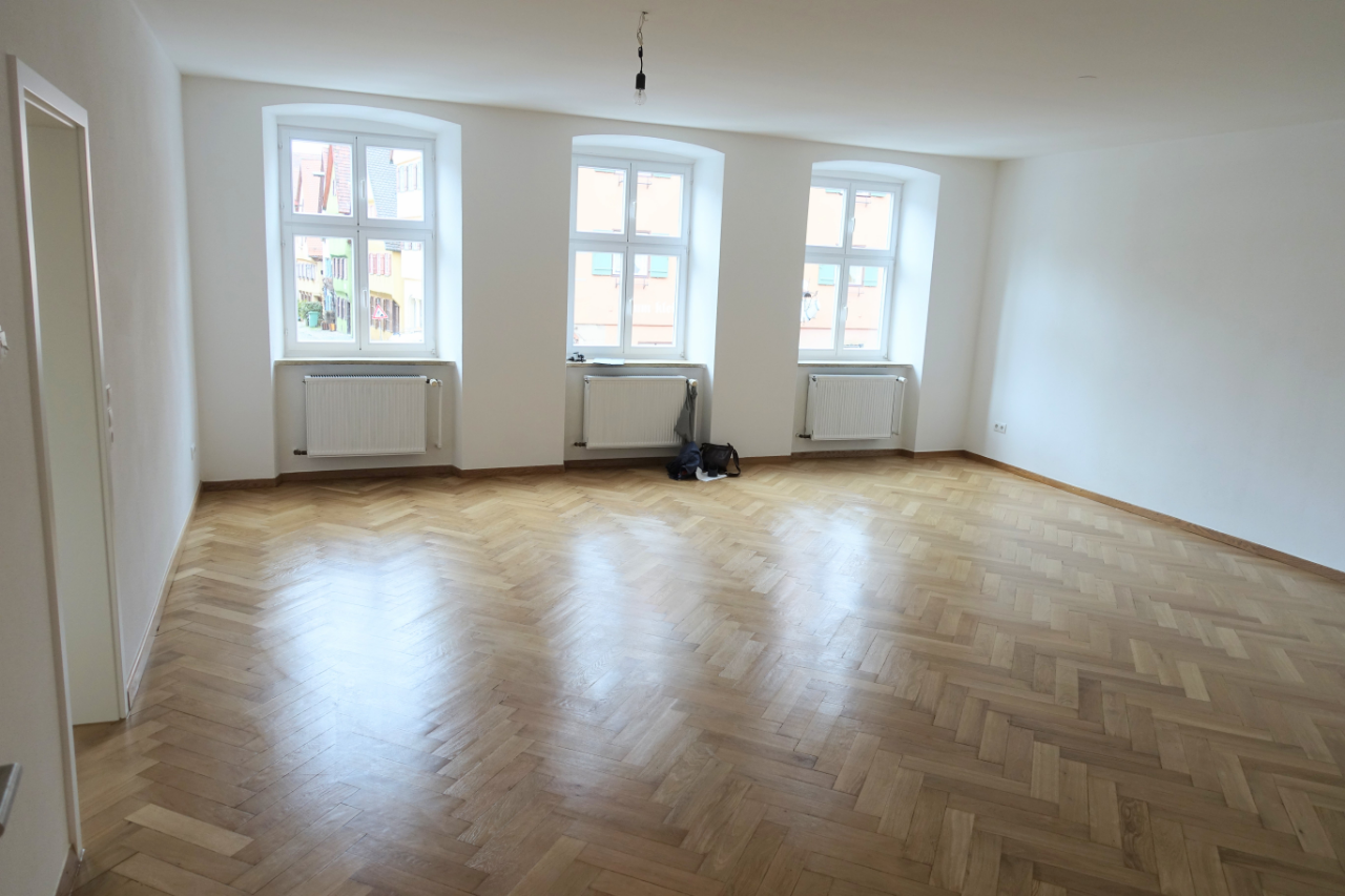 Terrassenwohnung zur Miete 1.150 € 4 Zimmer 154 m²<br/>Wohnfläche 1.<br/>Geschoss 01.03.2025<br/>Verfügbarkeit Dinkelsbühl Dinkelsbühl 91550