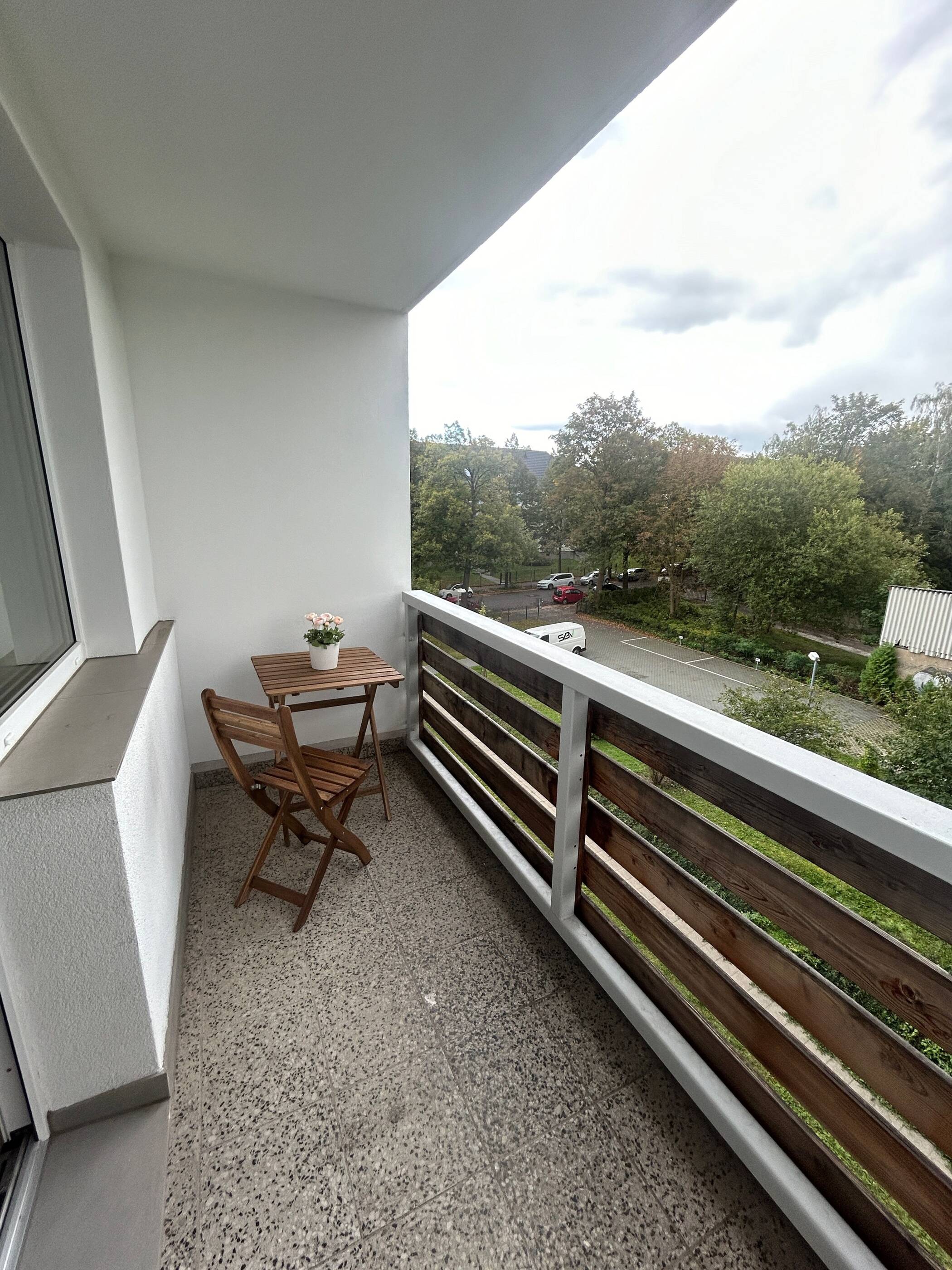 Modernes, möbliertes Apartment mit Balkon – Heinrich-Schütz-Straße 18, 9130 Chemnitz – Vorschaubild 5