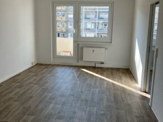 Wohnung zur Miete 385 € 3 Zimmer 68,9 m² 3. Geschoss frei ab 01.11.2026 Franz-Stephan-Straße 35 Lusan Gera 07549