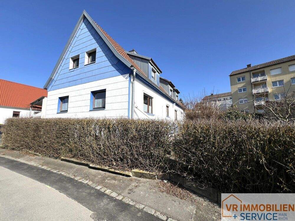 Immobilie in Bad Königshofen im Grabfeld - Kapitalanlage & Eigenheim clever kombiniert! - EFH mit ELW in zentraler Lage von 97631 Bad Königshofen - Bild 1