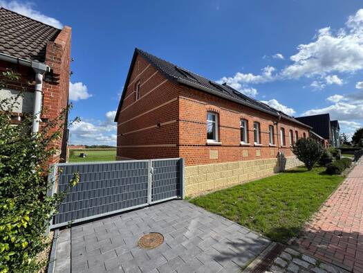 Doppelhaushälfte zum Kauf 270.000 € 4 Zimmer 120 m² 611 m² Grundstück frei ab sofort Schinne Bismark 39628