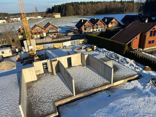 Wohnung zum Kauf - Erstbezug 322.500 € 2 Zimmer 55,3 m² EG Waldweg 8 Perwang am Grabensee 5166