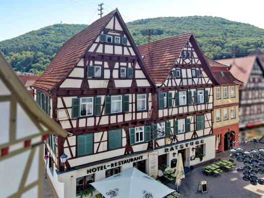 Hotel zum Kauf 1.700.000 € 218,4 m² Gastrofläche 429 m² Grundstück Bad Urach Bad Urach 72574