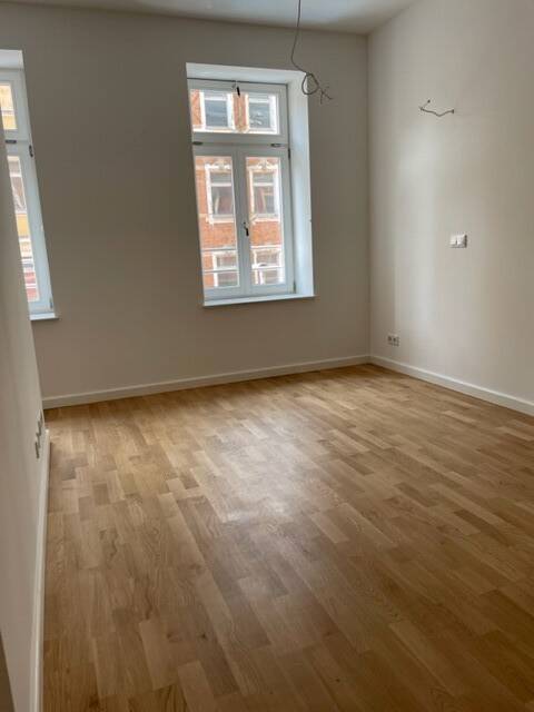 NEUWERTIGE WOHNUNG!!! PARKETT, FUßBODENHEIZUNG, BALKON, LIFT SOWIE MODERNEM BAD!!! – Sonnenstraße 69, 9130 Chemnitz – Vorschaubild 3