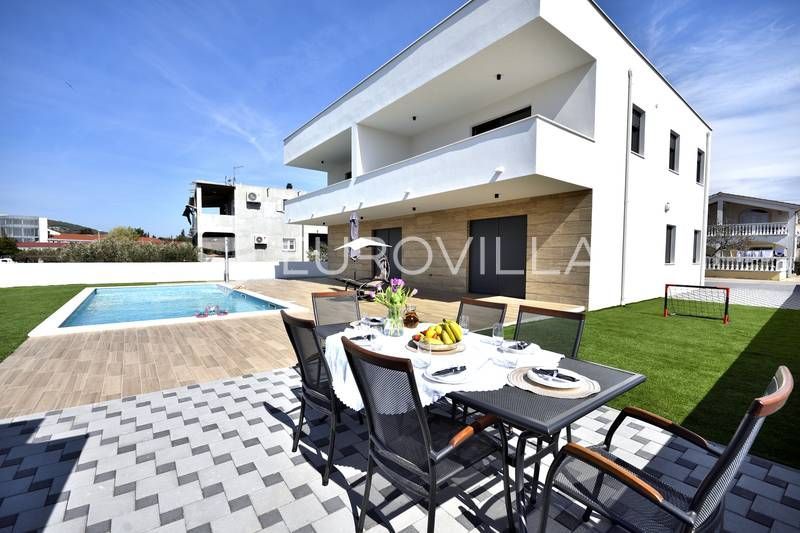 Haus zum Kauf 960.000 € 7 Zimmer 310 m²<br/>Wohnfläche Vodice center 22000